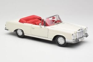 Mercedes 280SE W108 Ivory Blanco Maisto 1:18 50223 Metal - imagen 6 de 8
