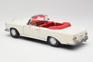 Mercedes 280SE W108 Ivory Blanco Maisto 1:18 50223 Metal - imagen 7 de 8