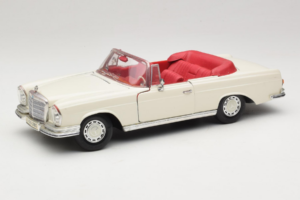 Mercedes 280 SE W108 Blanco Maisto 1:18 52111 Metal