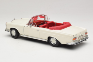 Mercedes 280 SE W108 Blanco Maisto 1:18 52111 Metal - imagen 7 de 8