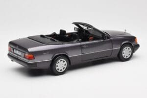 Mercedes 300 CE-24 W124 Cabriolet Violeta Metallic Norev 1:18 183567 Metal - imagen 4 de 10