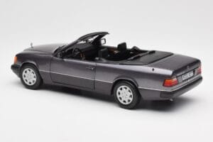 Mercedes 300 CE-24 W124 Cabriolet Violeta Metallic Norev 1:18 183567 Metal - imagen 9 de 10