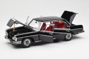 Mercedes 300 SEL 6.3 W109 Negro AUTOart 1:18 76140 Metal - imagen 2 de 8