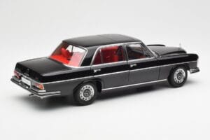 Mercedes 300 SEL 6.3 W109 Negro AUTOart 1:18 76140 Metal - imagen 3 de 8