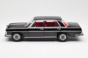 Mercedes 300 SEL 6.3 W109 Negro AUTOart 1:18 76140 Metal - imagen 4 de 8