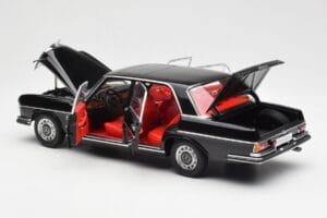 Mercedes 300 SEL 6.3 W109 Negro AUTOart 1:18 76140 Metal - imagen 5 de 8