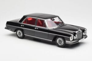 Mercedes 300 SEL 6.3 W109 Negro AUTOart 1:18 76140 Metal - imagen 6 de 8