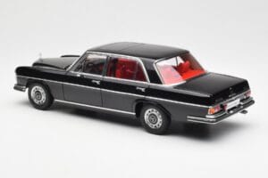 Mercedes 300 SEL 6.3 W109 Negro AUTOart 1:18 76140 Metal - imagen 7 de 8
