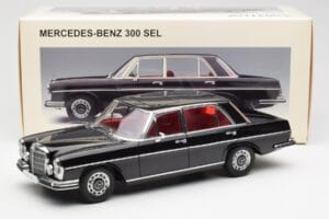 Mercedes 300 SEL 6.3 W109 Negro AUTOart 1:18 76140 Metal - imagen 8 de 8