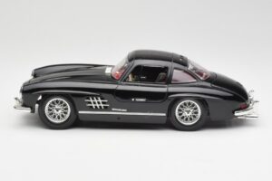 Mercedes 300 SL W198 Negro Bburago 1:18 35791 Metal - imagen 4 de 8