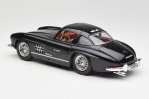 Mercedes 300 SL W198 Negro Bburago 1:18 35791 Metal - imagen 7 de 8