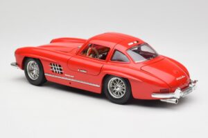 Mercedes 300 SL Rojo Bburago 1:18 3015 Metal - imagen 7 de 8