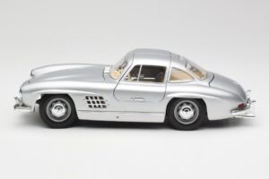 Mercedes 300 SL Plateado Bburago 1:18 3013 Metal - imagen 4 de 8