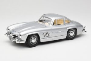 Mercedes 300 SL Plateado Bburago 1:18 3013 Metal