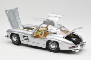 Mercedes 300 SL Plateado Bburago 1:18 3013 Metal - imagen 5 de 8