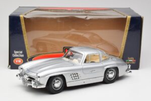 Mercedes 300 SL Plateado Bburago 1:18 3013 Metal - imagen 8 de 8