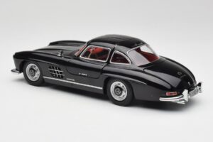 Mercedes 300 SL W198 Negro Minichamps 1:18 180039004 Metal - imagen 7 de 8