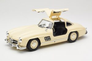 Mercedes 300 SL W198 Crema Minichamps 1:18 110037212 Metal - imagen 2 de 8
