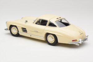 Mercedes 300 SL W198 Crema Minichamps 1:18 110037212 Metal - imagen 7 de 8