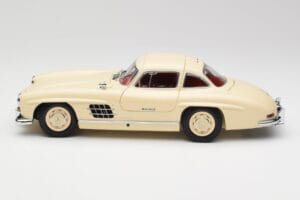 Mercedes 300 SL W198 Crema Con Interior Rojo Minichamps 1:18 180039002 Metal - imagen 4 de 8
