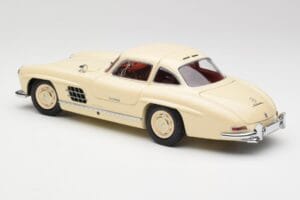 Mercedes 300 SL W198 Crema Con Interior Rojo Minichamps 1:18 180039002 Metal - imagen 7 de 8