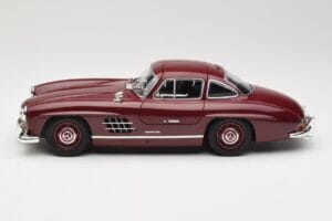 Mercedes 300 SL W198 Gullwing Rojo Oscuro Minichamps 1:18 110037218 Metal - imagen 4 de 8