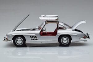 Mercedes 300 SL W198 Gullwing Norev 1:18 183850 Metal - imagen 4 de 8