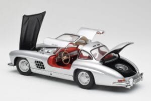 Mercedes 300 SL W198 Gullwing Plata Minichamps 1:18 180039000 Metal - imagen 5 de 8