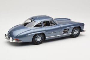 Mercedes 300 SL W198 Gullwing Light Blue Metallic Minichamps 1:18 110037220 Metal - imagen 3 de 8