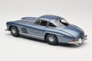 Mercedes 300 SL W198 Gullwing Light Blue Metallic Minichamps 1:18 110037220 Metal - imagen 7 de 8