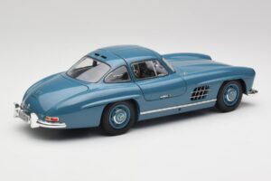 Mercedes 300 SL W198 Azul Claro Minichamps 1:18 180039007 Metal - imagen 3 de 8