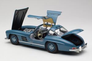Mercedes 300 SL W198 Azul Claro Minichamps 1:18 180039007 Metal - imagen 5 de 8