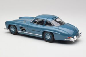 Mercedes 300 SL W198 Azul Claro Minichamps 1:18 180039007 Metal - imagen 7 de 8
