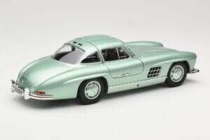 Mercedes 300 SL W198 Gullwing Light Green Metallic Minichamps 1:18 110037221 Metal - imagen 3 de 8