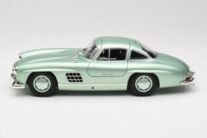 Mercedes 300 SL W198 Gullwing Light Green Metallic Minichamps 1:18 110037221 Metal - imagen 4 de 8