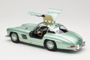Mercedes 300 SL W198 Gullwing Light Green Metallic Minichamps 1:18 110037221 Metal - imagen 5 de 8