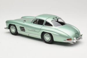 Mercedes 300 SL W198 Gullwing Light Green Metallic Minichamps 1:18 110037221 Metal - imagen 7 de 8