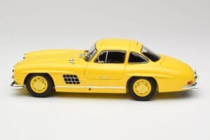 Mercedes 300 SL W198 Amarillo Claro Minichamps 1:18 180039009 Metal - imagen 4 de 8