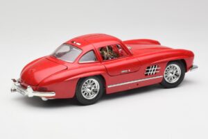 Mercedes 300 SL W198 Red Metallic Bburago 1:18 3013-M1 Metal - imagen 3 de 8