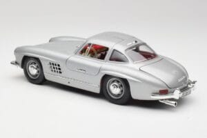 Mercedes 300 SL W198 Gullwing Silver Gris Bburago 1:18 3513 Metal - imagen 7 de 8