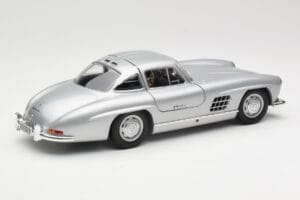 Mercedes 300 SL W198 Gullwing Plata Minichamps 1:18 110037210 Metal - imagen 3 de 8