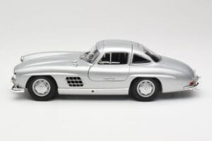 Mercedes 300 SL W198 Gullwing Plata Minichamps 1:18 110037210 Metal - imagen 4 de 8