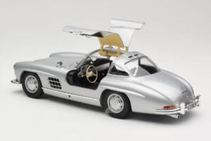 Mercedes 300 SL W198 Gullwing Plata Minichamps 1:18 110037210 Metal - imagen 5 de 8