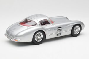 Mercedes 300 SLR Uhlenhaut Coupé Plata Maisto 1:18 536898 Metal - imagen 3 de 8