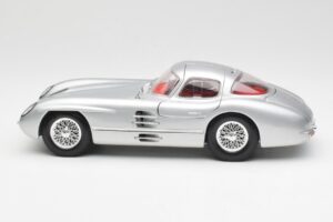 Mercedes 300 SLR Uhlenhaut Coupé Plata Maisto 1:18 536898 Metal - imagen 4 de 8