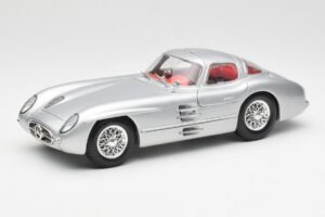 Mercedes 300 SLR Uhlenhaut Coupé Plata Maisto 1:18 536898 Metal