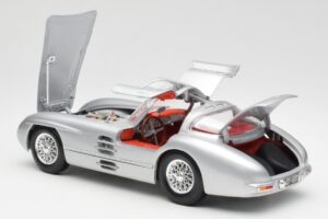 Mercedes 300 SLR Uhlenhaut Coupé Plata Maisto 1:18 536898 Metal - imagen 5 de 8