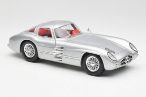 Mercedes 300 SLR Uhlenhaut Coupé Plata Maisto 1:18 536898 Metal - imagen 6 de 8
