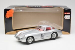 Mercedes 300 SLR Uhlenhaut Coupé Plata Maisto 1:18 536898 Metal - imagen 8 de 8
