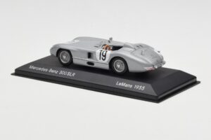 Mercedes 300 SLR #19 J.M. Fangio / S. Moss 24 Hours of Le Mans 1955 Minichamps 1:43 B66040253 Metal - imagen 3 de 4